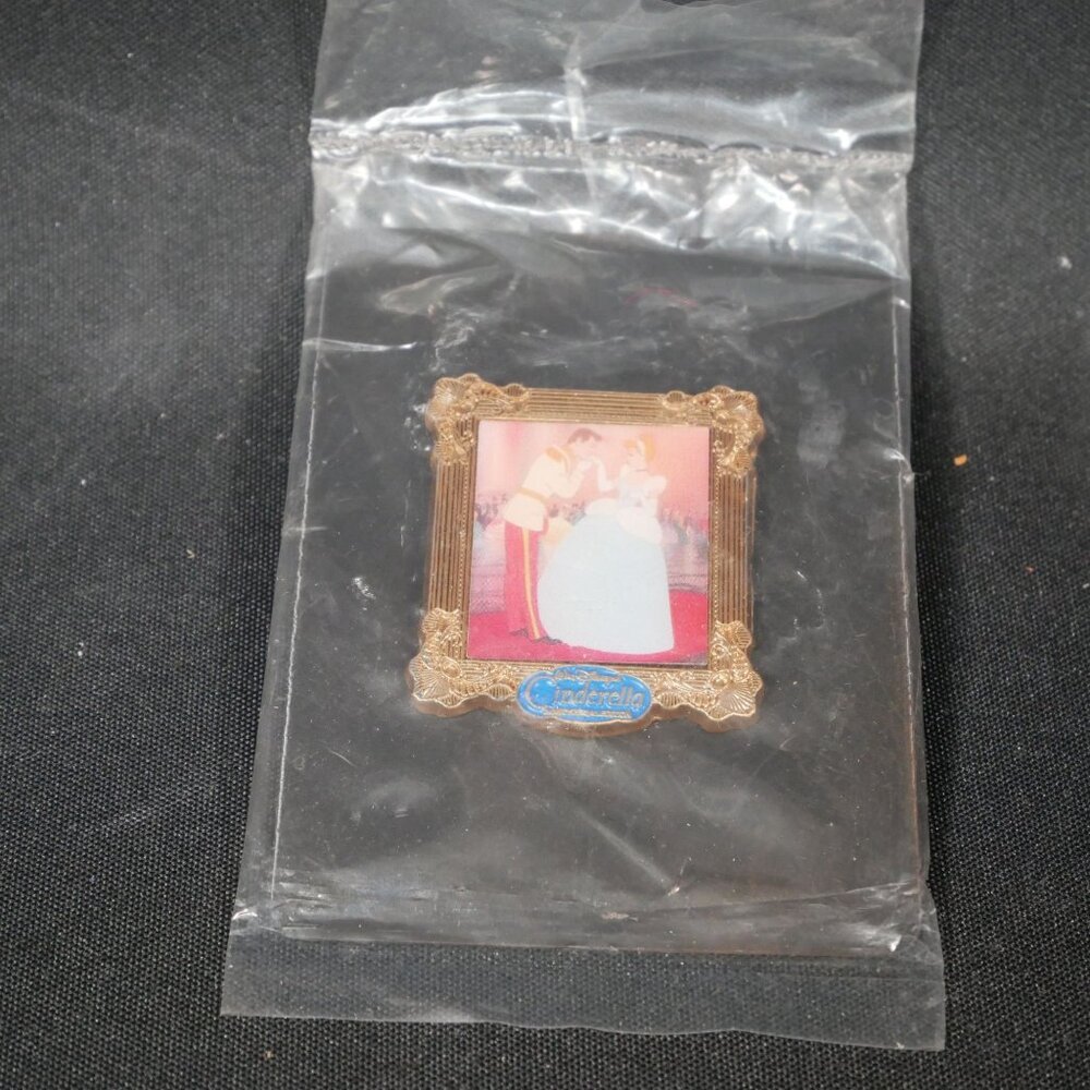2005 Disney Cinderella DVD Collector Pin In Original Packaging Rare - Picture 2 of 3
